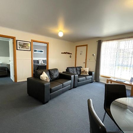Castaway Holiday Apartments สตรอน ภายนอก รูปภาพ
