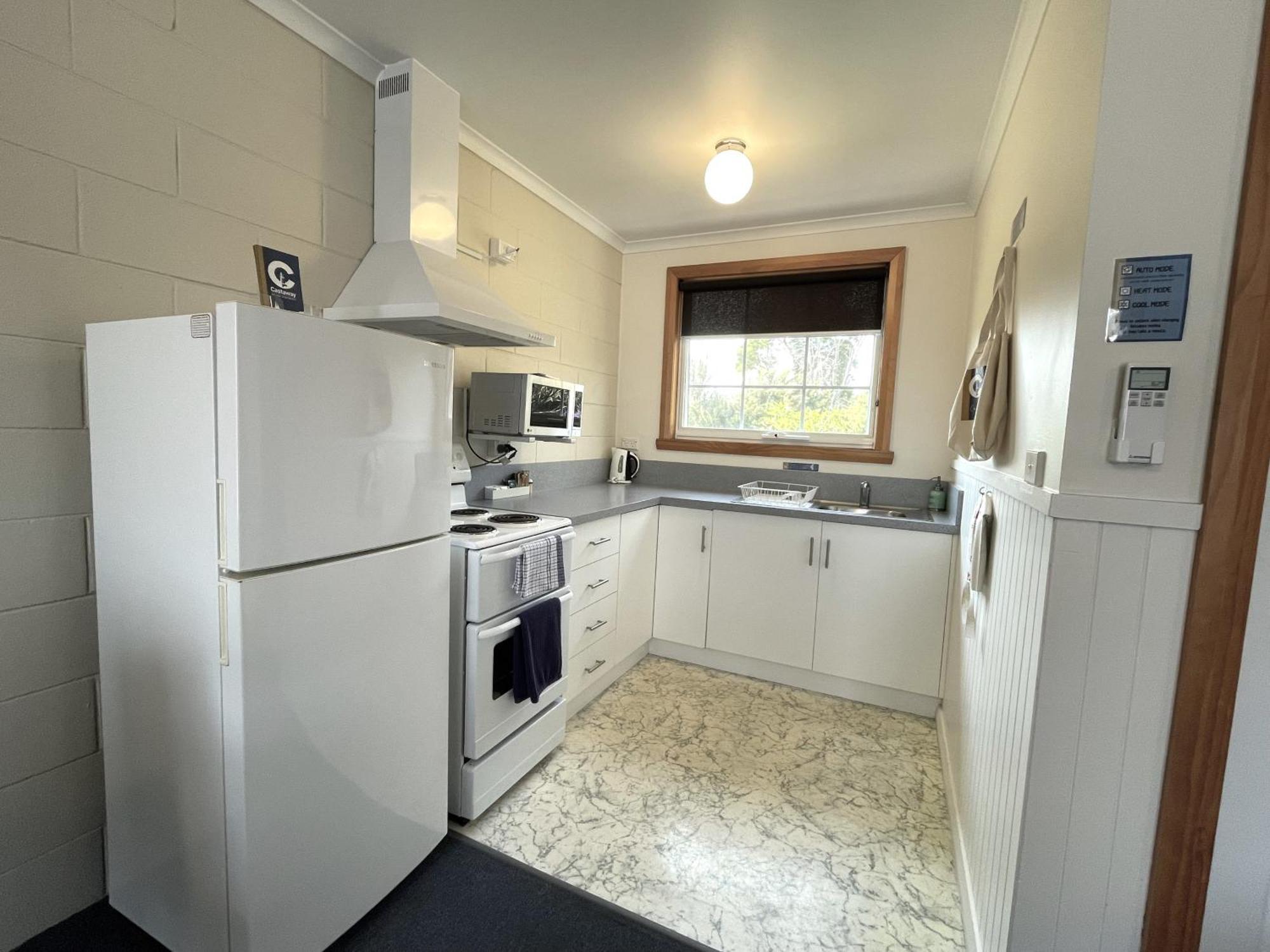 Castaway Holiday Apartments สตรอน ภายนอก รูปภาพ